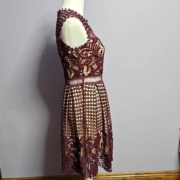 LA ROPERIA Pleated Cream w/Maroon Crochet Overlay Midi Dress - Picture 7 of 10